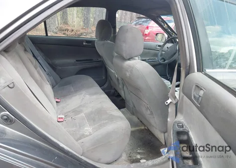 2005 Toyota Camry Le z USA, uszkodzony, nr VIN 4T1BE32K05U610924